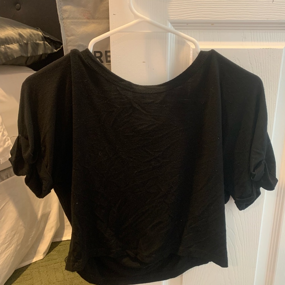 SHEIN black short sleeve tee.